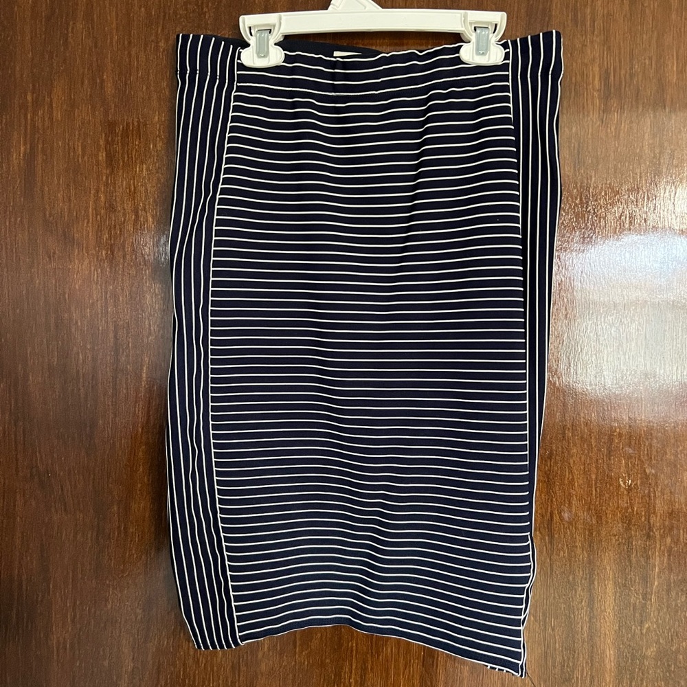 Stretchy Pencil-like Striped Skirt